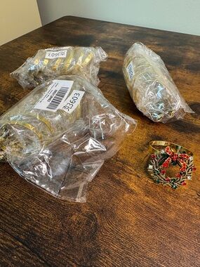 Festive Wreath Napkin Rings 3-Packs of 6 New